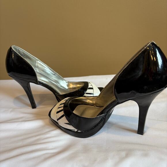 Spring Black and White Heels Open Toe Size 7.5 - Picture 5 of 7